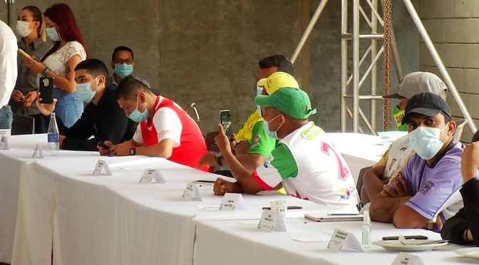Barras de fútbol se reunieron con alcalde de Medellín – Teleantioquia Noticias
