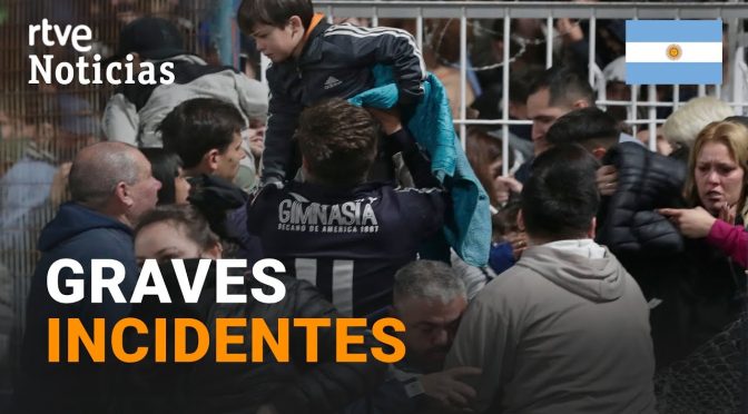 FÚTBOL-ARGENTINA: FALLECE un AFICIONADO durante los DISTURBIOS en el GIMNASIA-BOCA | RTVE Noticias